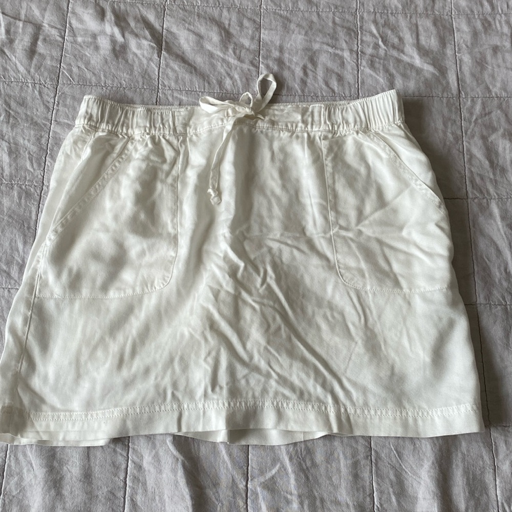 Off white skirt/skort with pockets